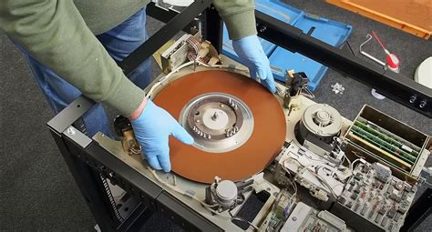 Trying (and Failing) To Restore A 1970s CDC 10MB Hard Drive | Hackaday