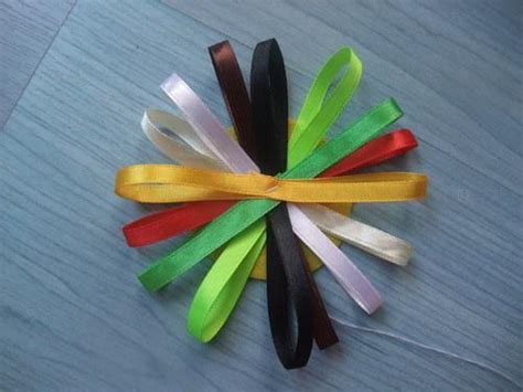 彩虹丝带花制作方法—如何用彩带折花╭★肉丁网