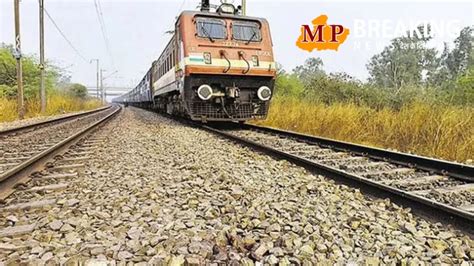 Track Ballast: क्या आपको पता है रेलवे ट्रैक पर क्यों पड़े होते हैं बड़े ...