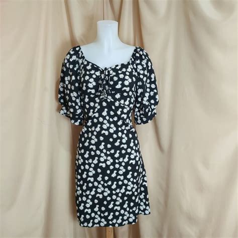 Trendy Puff Black Dress - Flower Pattern on Carousell
