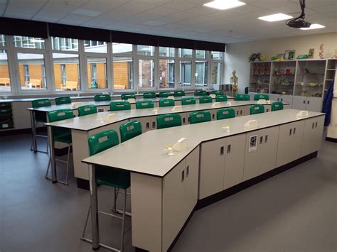 School Science Lab Design 的图像结果
