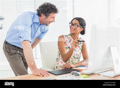 Couple Using Computer 的图像结果