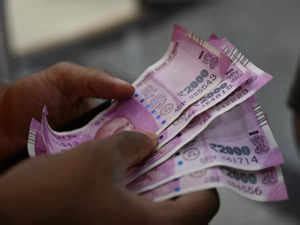 A public-private divide on day 1 of Rs 2,000 note exchange - The ...