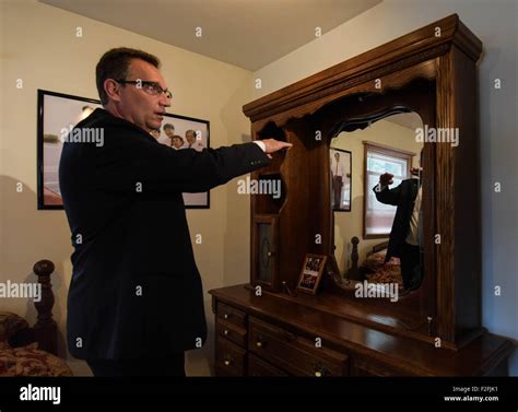 Muscatine, Iowa, USA. 17th September, 2015. Gary Dvorchak, son of ...