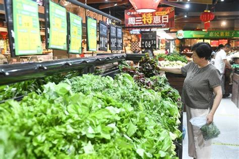 安徽阜阳：疫情防控超市开进小区惠民-人民图片网