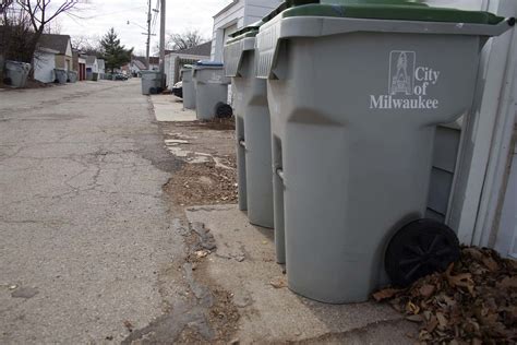 Milwaukee dramatically increases the amount of curbside recycling ...