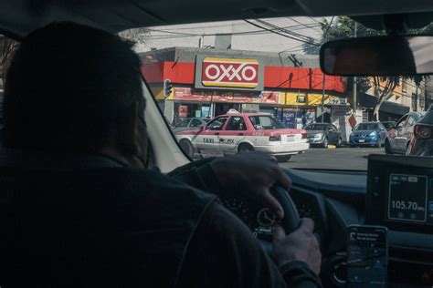 ‘Competencia desleal’ y desplazamiento: Cierran tienditas por expansión de Oxxo, 7-Eleven y 3B ...