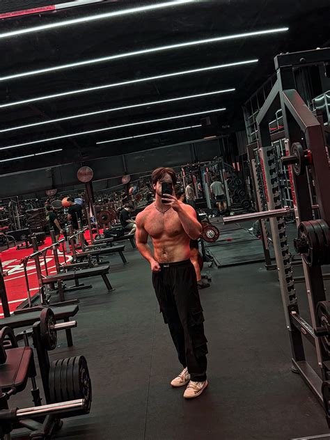 Reagan James | physique update 3 weeks in on our way back down to 200 ...