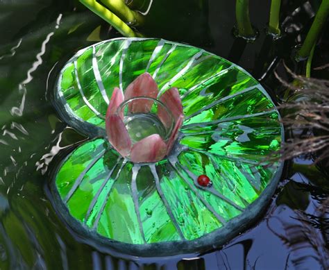 Water Lily Pad Float