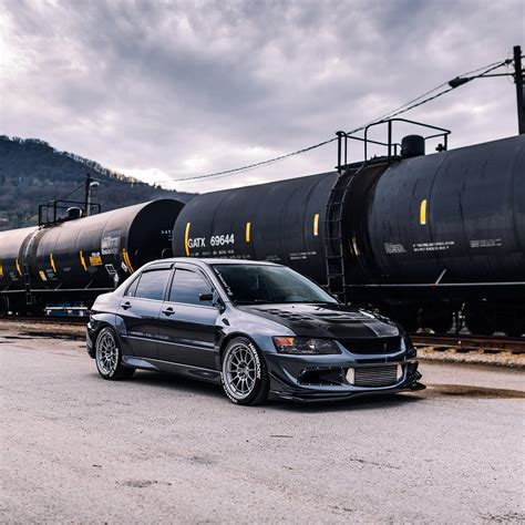 Carbon Fiber Showdown: Forged vs. 2x2 vs. Carbon Kevlar – JD Customs U.S.A