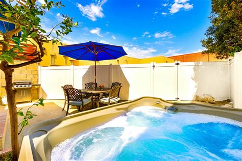 Newport Beach Vacation Rentals, House Rentals, Beachfront Rentals | Vacasa