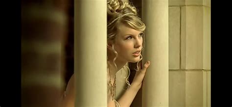 Lirik dan Terjemahan Lagu Love Story - Taylor Swift - Portal Maluku