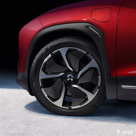 蔚来ES8/ES6推出21英寸碳纤维铝合金轮毂选装包，轮胎还是265 45 R21的马牌MC6（ES6为同尺寸倍耐力P-zero），选装价格 ...