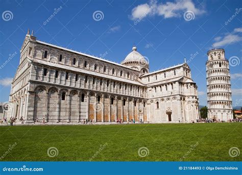Piazza del Duomo stock image. Image of baroque, grass - 21184493