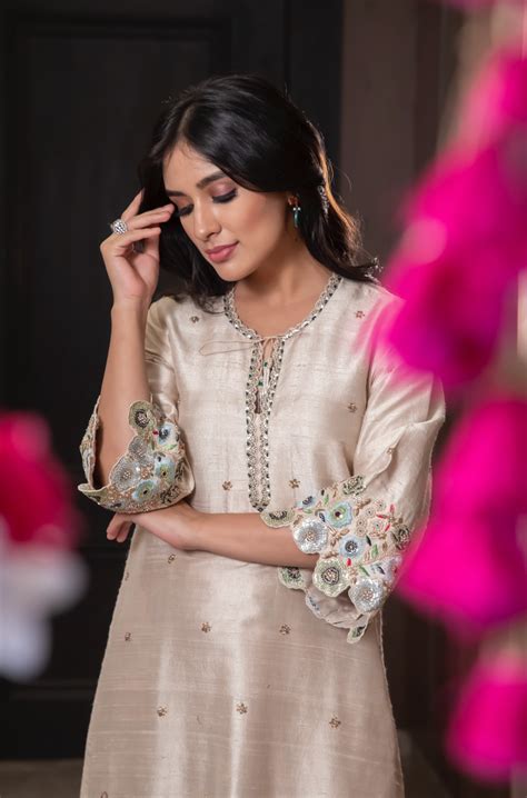 Ivory Rose Cut Scallop Kurta Set – Label Niti Bothra