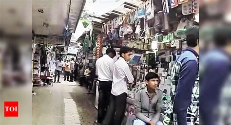 Mumbai: Lamington Road market sweats over deleting its dependence on ...