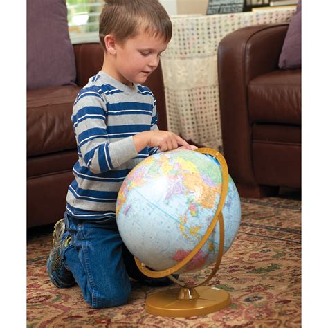 Small World Globe 的图像结果