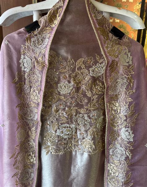 Luxurious suit set with elegant embroidery – Aisha Creations