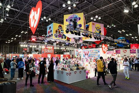 https://www.toyassociation.org/app_themes/toyassociation_resp/images/newsroom/toyfair_floorshot.jpg