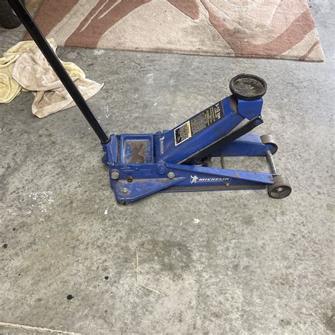 Michelin Floor Jack 3 1/2 Ton for Sale in Apopka, FL - OfferUp