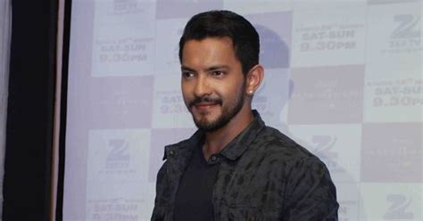 Mumbai: Aditya Narayan detained for hitting autorickshaw, driver and ...