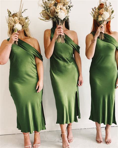 Emerald Green Bridesmaid Dresses: 12 Outfits + Faqs