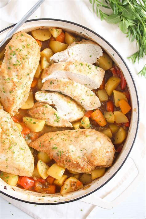 Dutch Oven Chicken Breast (vihannesten ja perunoiden kanssa) | This Unruly