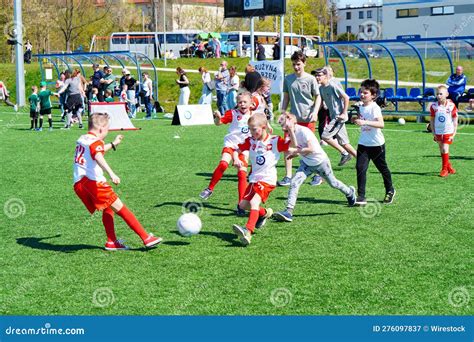 Kids Playing Soccer 的图像结果