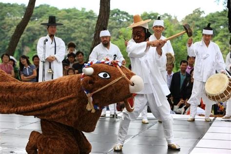 韓國安東國際假面舞節，用「假面」看千年歷史，不過這畫風... - 每日頭條