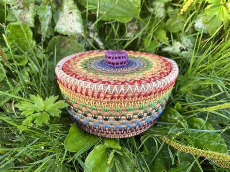 Some pine needle baskets I’ve made this summer : r/crafts