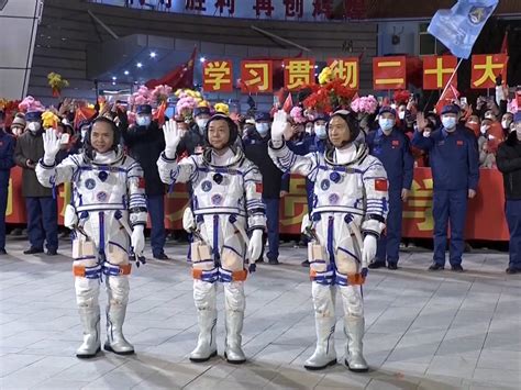 神舟十五号航天员乘组出征仪式举行-搜狐大视野-搜狐新闻