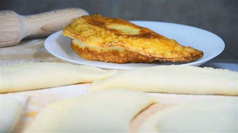 Заварное тесто на чебуреки на кипятке с маслом подсолнечным - рецепт с ...