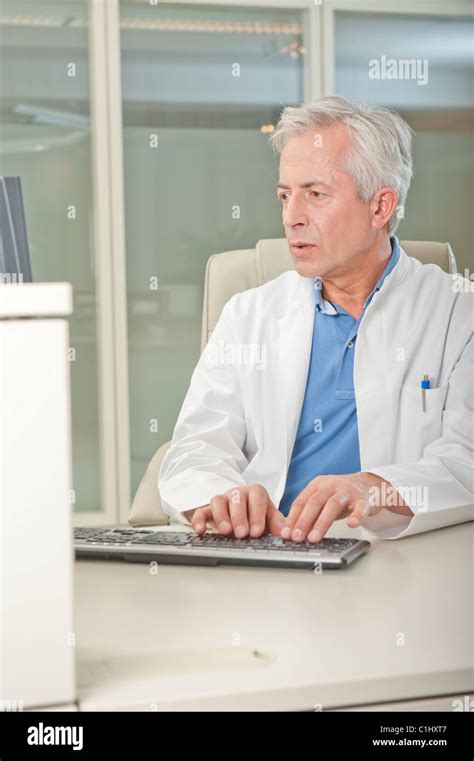 Doctor Using Computer 的图像结果