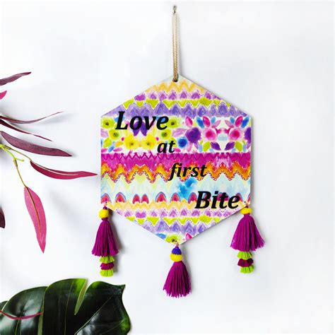 Love at first Bite Wall hanging – Crafthues