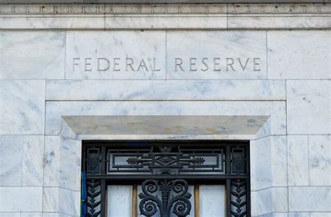 Big Central Banks Keep Options Open as Traders Bet War Will Bring Rate ...