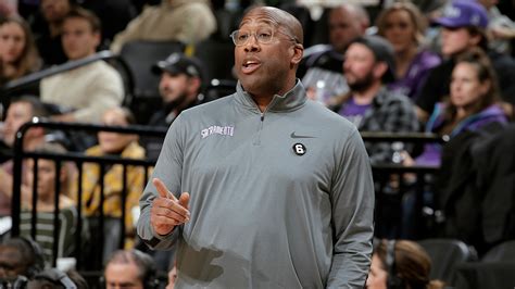 Kings coach Mike Brown named NBCA Coach of the Year | NBA.com
