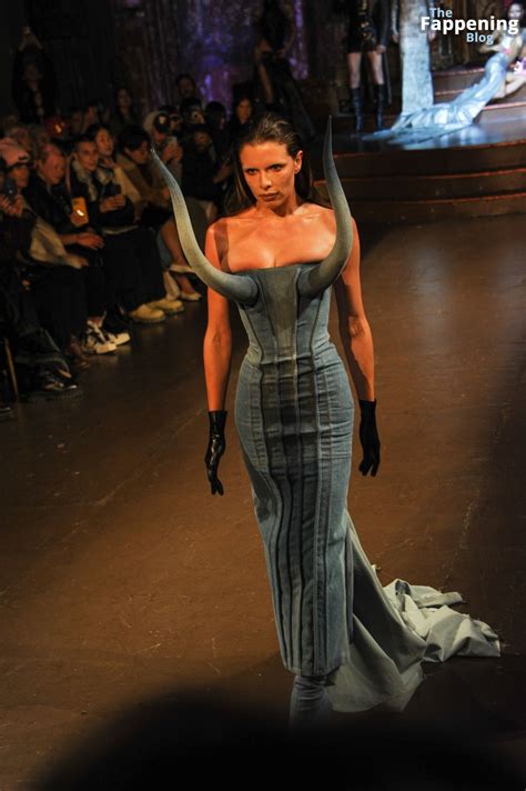 Julia Fox Flaunts Her Sexy Boobs At The Luis De Javier Fashion Show (7 Photos) | PinayFlixx Mega ...