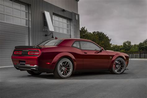 Dodge Reveals 2018 Challenger SRT Hellcat Widebody With Demon-Inspired Look - autoevolution