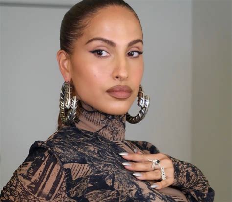 R&B singer-songwriter Snoh Aalegra set to perform in Joburg, amid fans ...