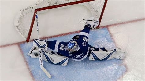 Lightning splits the series with 4-2 win in Game 2