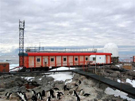 Ultima Thule: Antarctic base "Dumont d'Urville" - a bit of Europe at 66 ...