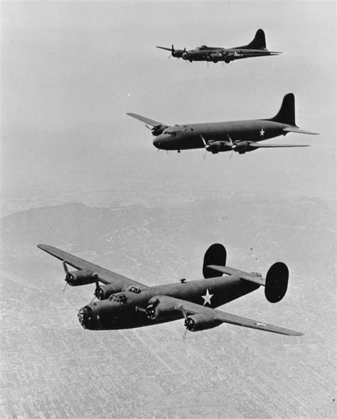 Seen These Pics? The Legendary B-17 "Flying Fortress" Bomber | War ...