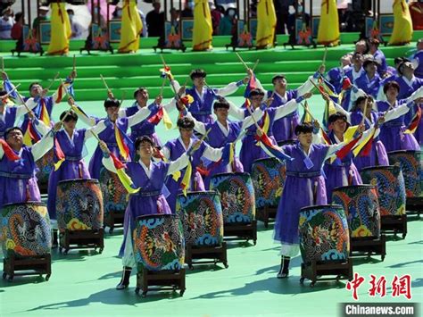 三十年代吉林延边，集市上汉人穿黑衣朝鲜族穿白衣-搜狐大视野-搜狐新闻