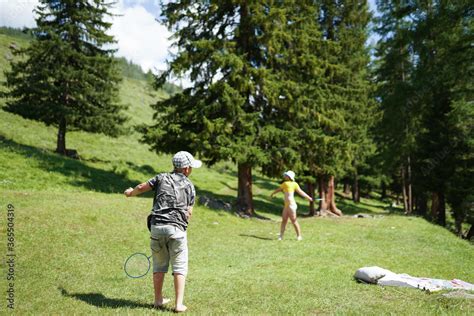 People Playing Badminton 的图像结果
