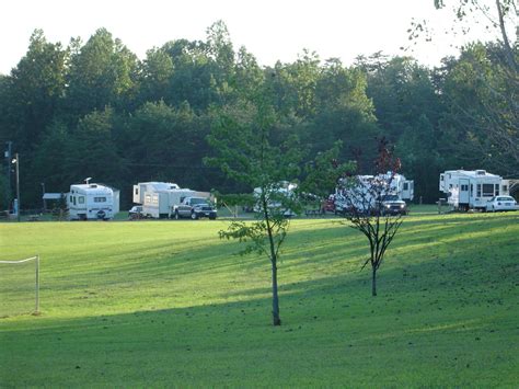 Paradise Lake Family Campground - Spout Spring, VA