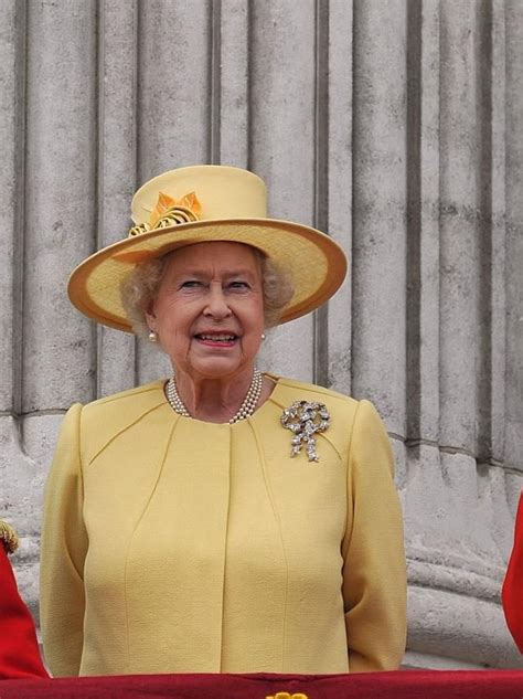 英国女王今日离开白金汉宫 比原计划提前一周|温莎城堡|英国女王_新浪娱乐_新浪网