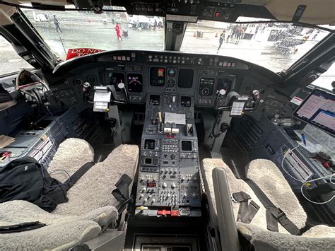 Bombardier CRJ-200 Cockpit at an exhibition : r/aviation