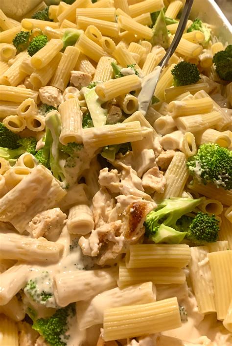Easy Creamy Chicken Broccoli Ziti with Jarred Alfredo Sauce - Spice and ...