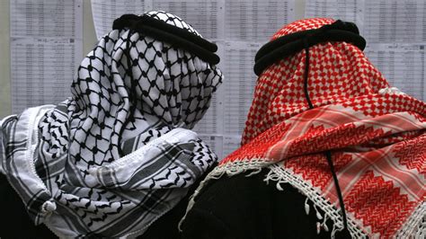 The Palestinian keffiyeh explained: How this scarf became a national ...