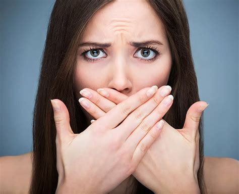 Oral Hygiene: Reasons Why You Should Scrape Your Tongue Daily | Herzindagi